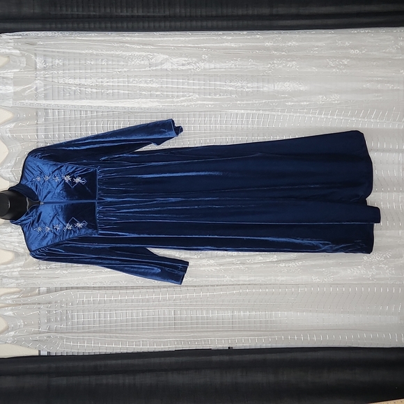 Vintage Intimates & Sleepwear Vintage Midnight Royal Blue Velvet
